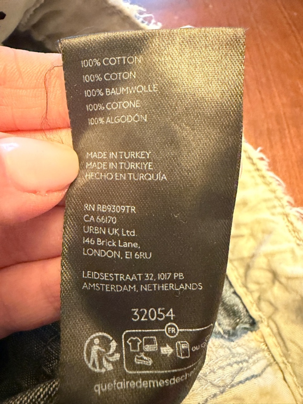 BDG Wide Leg Cargo Jeans in Blue with Tan Patch Pockets - Picture 10 of 11